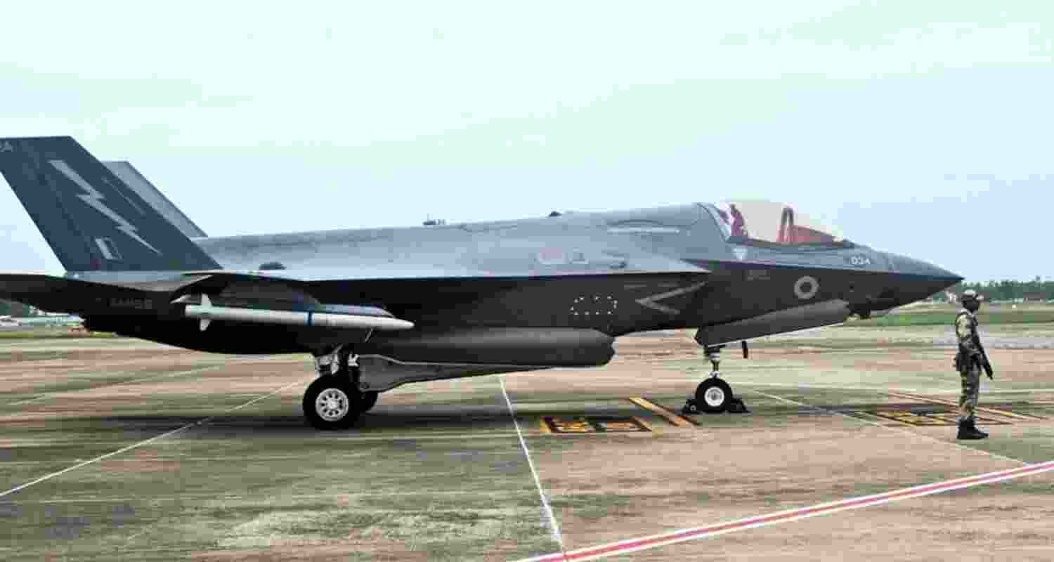 C-17 Globemaster to airlift stranded British F-35B jet from India C-17 Globemaster to airlift stranded British F-35B jet from India