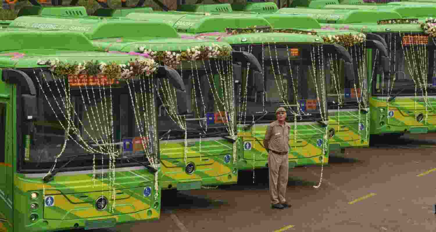 The bus service, called U-Special bus service, will travel between 67 DU colleges and other educational institutions, operating across 25 routes and stopping at all important destinations like Metro stations The bus service, called U-Special bus service, will travel between 67 DU colleges and other educational institutions, operating across 25 routes and stopping at all important destinations like Metro stations