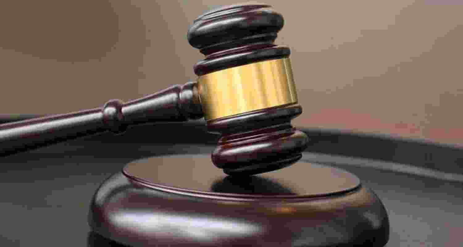 Women foreign tourist sexually harassed by a priest. Women foreign tourist sexually harassed by a priest.