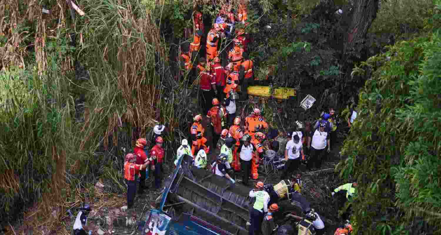 Rescue personnel around the bus that fell over 100 feet into a gorge near Guatemala city, Guatemala. Image via X. Rescue personnel around the bus that fell over 100 feet into a gorge near Guatemala city, Guatemala. Image via X.