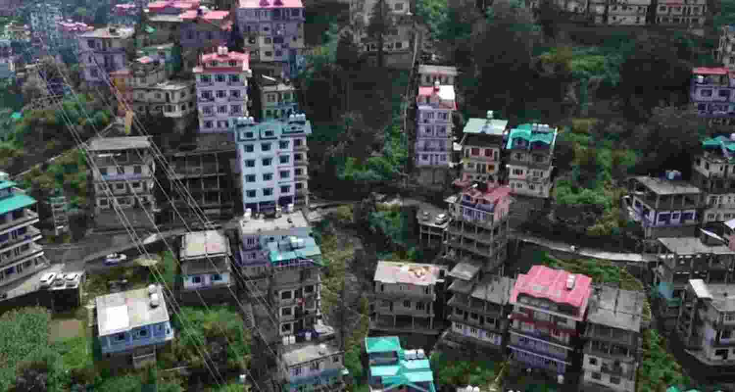 Himachal Pradesh: Sinking Hill poses threat to several houses in Shimla village Himachal Pradesh: Sinking Hill poses threat to several houses in Shimla village