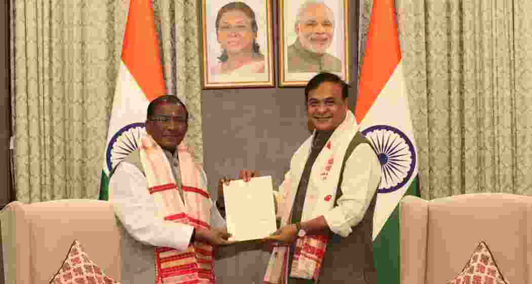 Himanta Biswa Sarma submits his resignation to Governor Laxman Acharya at Lok Bhawan in Guwahati on Wednesday. Himanta Biswa Sarma submits his resignation to Governor Laxman Acharya at Lok Bhawan in Guwahati on Wednesday.