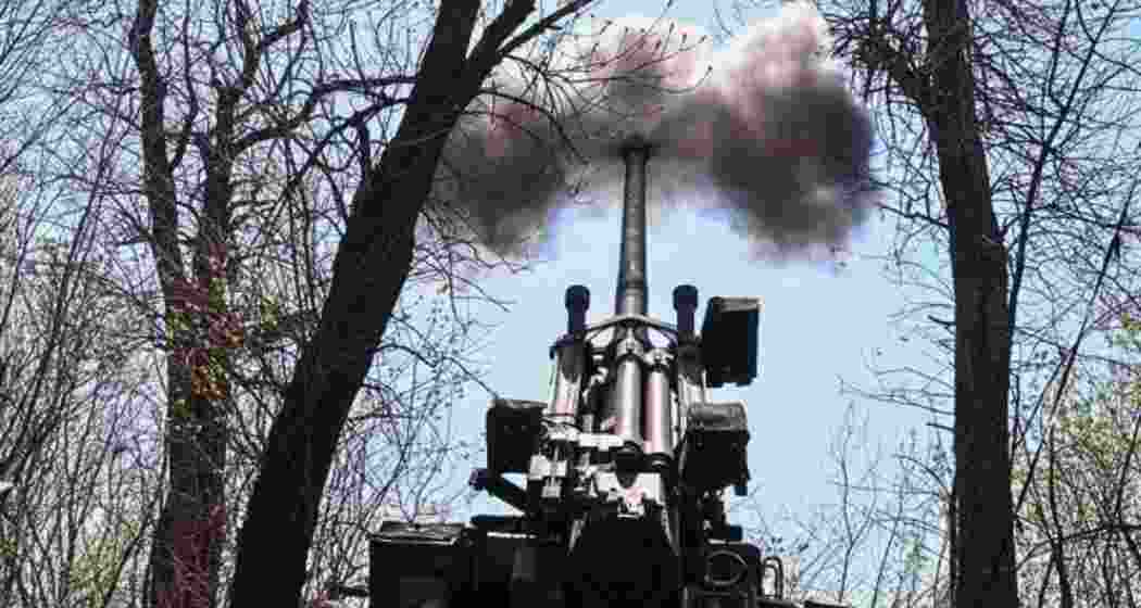 Pakistani military deploys Chinese SH-15 howitzers at forward posts along the LoC, bolstering its artillery presence amid rising cross-border tensions with India. Pakistani military deploys Chinese SH-15 howitzers at forward posts along the LoC, bolstering its artillery presence amid rising cross-border tensions with India.