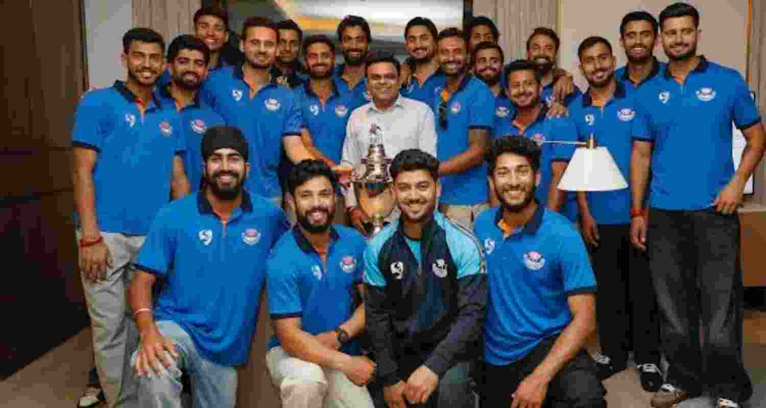 ICC chairman Jay Shah meets J&K players after historic Ranji Trophy win. ICC chairman Jay Shah meets J&K players after historic Ranji Trophy win.