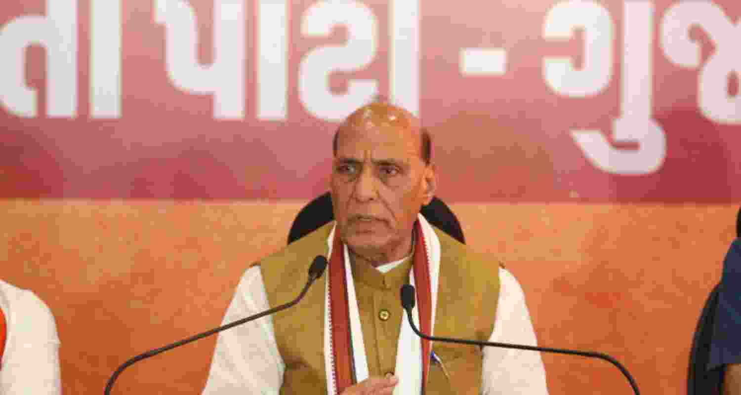 Rajnath Singh leads the Press Briefing in Gujarat, Targets Congress' Manifesto and Rahul Gandhi. Rajnath Singh leads the Press Briefing in Gujarat, Targets Congress' Manifesto and Rahul Gandhi.