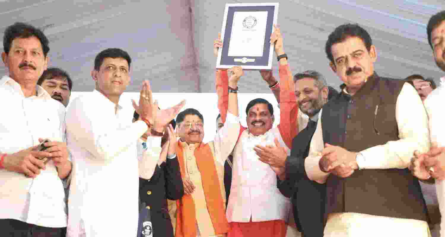 CM Dr Mohan Yadav Lauds Indore's Record Breaking Plantation Drive. CM Dr Mohan Yadav Lauds Indore's Record Breaking Plantation Drive.