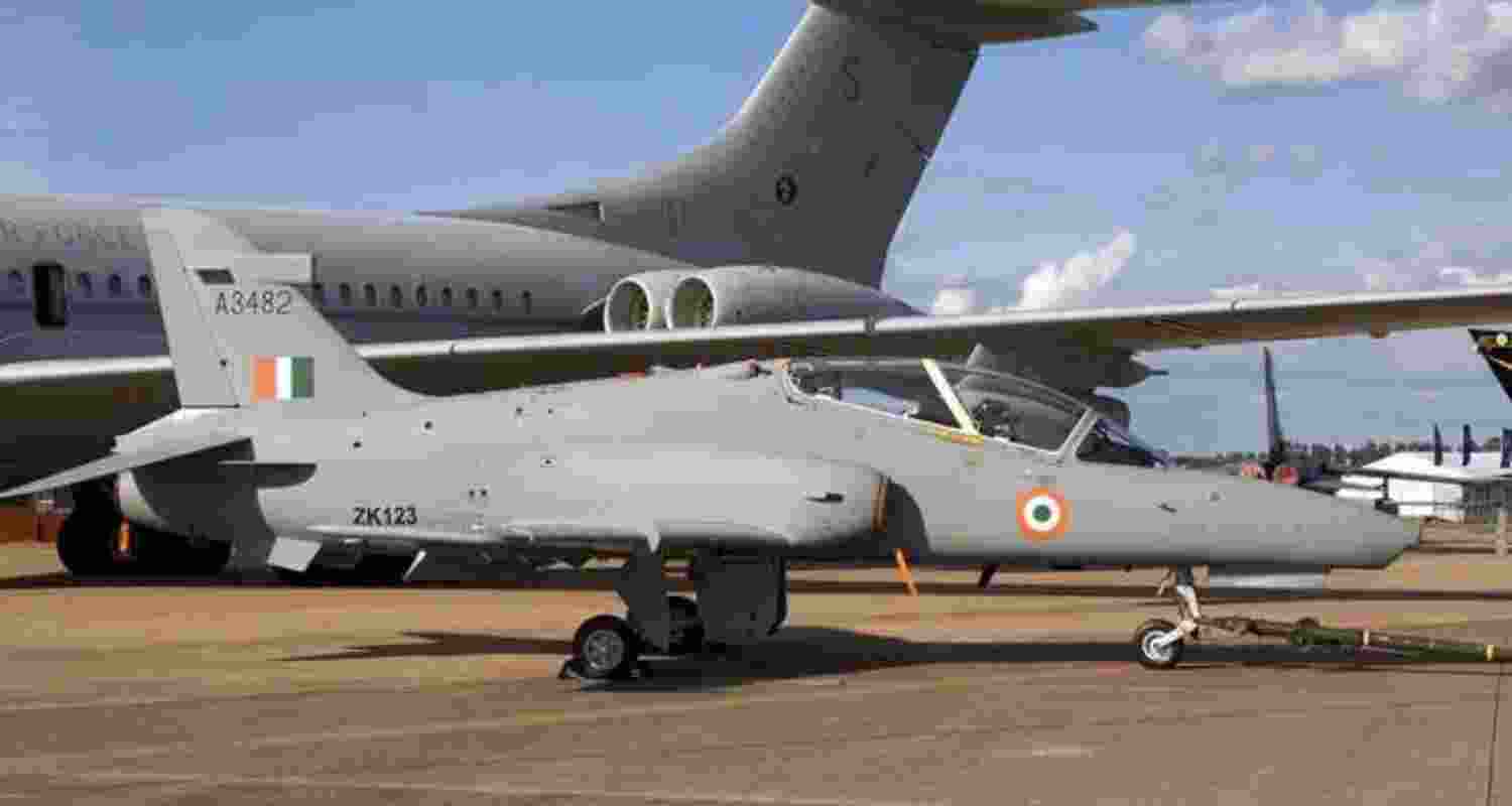 Indian Air Force's Hawk advanced trainer aircraft crashed in Kalaikunda, West Bengal. Indian Air Force's Hawk advanced trainer aircraft crashed in Kalaikunda, West Bengal.