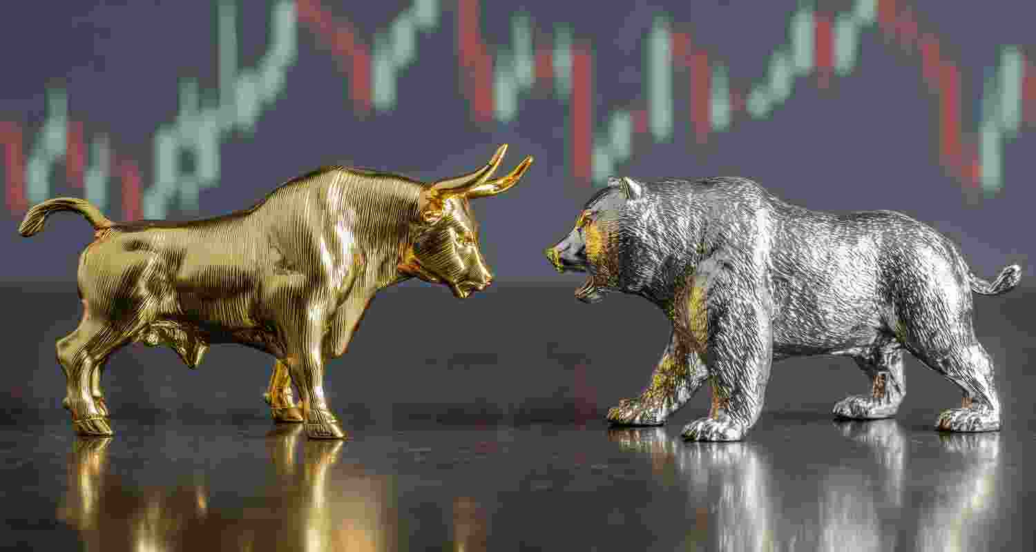 Indian markets plunge as FII selling, weak Q4 results and rising crude oil fears drag Sensex and Nifty lower, wiping out nearly Rs 5 lakh crore in investor wealth. Indian markets plunge as FII selling, weak Q4 results and rising crude oil fears drag Sensex and Nifty lower, wiping out nearly Rs 5 lakh crore in investor wealth.