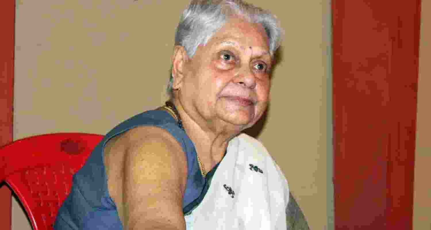 Jaya Bachchan's mother Indira Bhaduri suffers fracture Jaya Bachchan's mother Indira Bhaduri suffers fracture