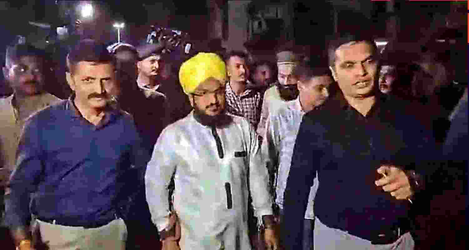 Hate Speech accused Islamic Preacher Mufti Salman Izhari is being taken to custody after a Junagadh court appearance. Hate Speech accused Islamic Preacher Mufti Salman Izhari is being taken to custody after a Junagadh court appearance.