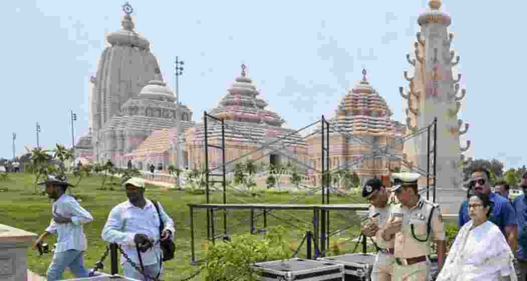 The Pran Pratistha (consecration) ceremony of the Jagannathdham temple in Digha took place on April 30 in the presence of West Bengal CM Mamata Banerjee. The Pran Pratistha (consecration) ceremony of the Jagannathdham temple in Digha took place on April 30 in the presence of West Bengal CM Mamata Banerjee.