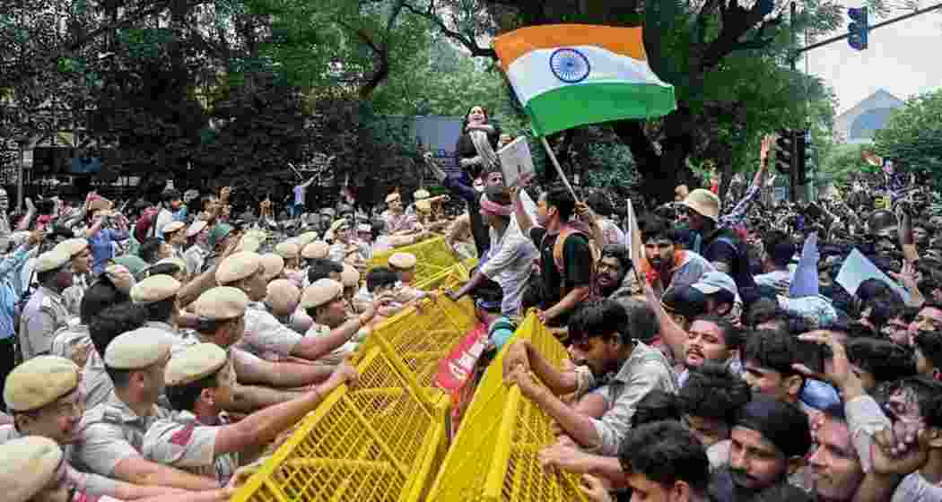 CJP protesters clash with police at Jantar Mantar. CJP protesters clash with police at Jantar Mantar.