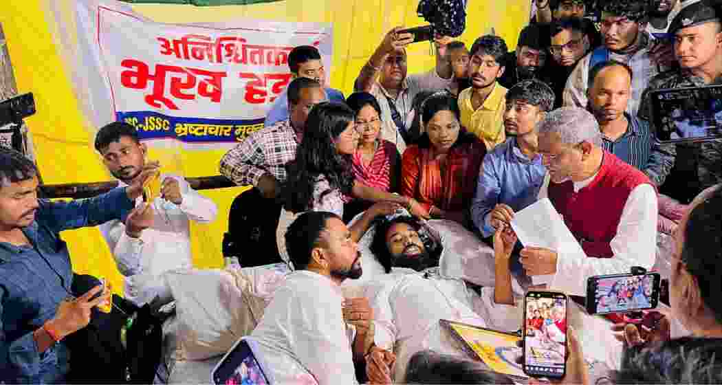 Students and protesters gather around student leader Devendra Nath Mahto as his hunger strike continues in Ranchi. Students and protesters gather around student leader Devendra Nath Mahto as his hunger strike continues in Ranchi.