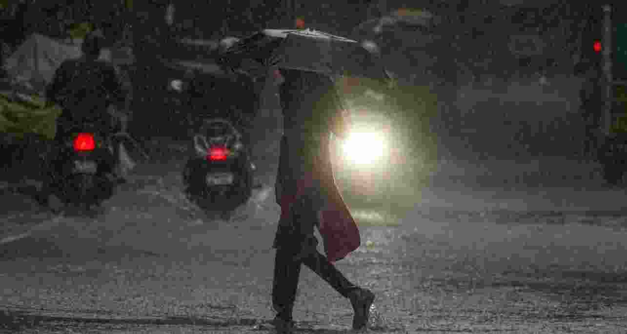 IMD issues alert for Karnataka amid impact of Cyclone Fengal IMD issues alert for Karnataka amid impact of Cyclone Fengal