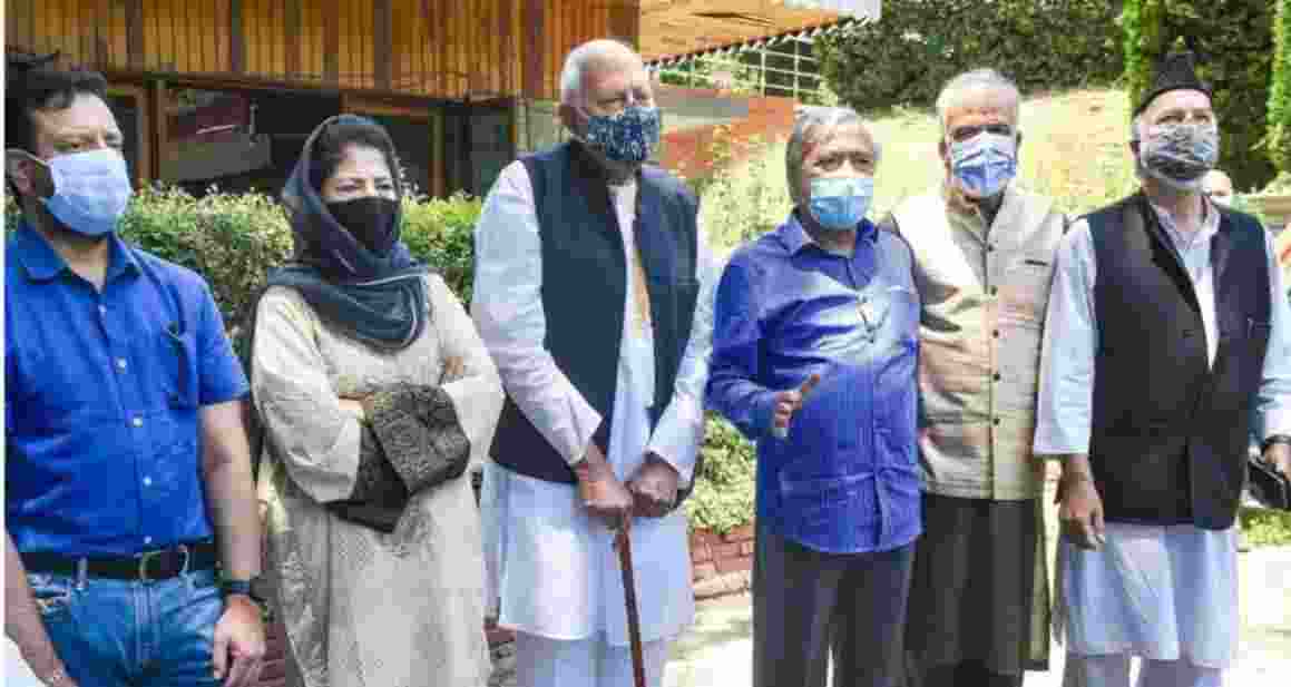 J-K leaders pay tributes to martyrs of July 13 1931 J-K leaders pay tributes to martyrs of July 13 1931