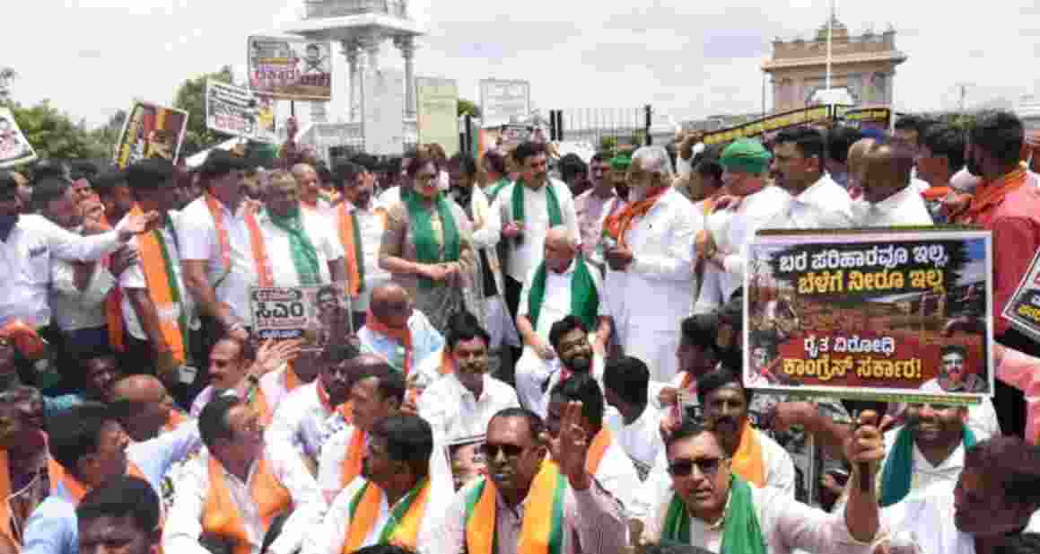 Police detained BJP leaders and workers when they tried to enter KRS Dam premises against release of Cauvery water to Tamil Nadu. Police detained BJP leaders and workers when they tried to enter KRS Dam premises against release of Cauvery water to Tamil Nadu.