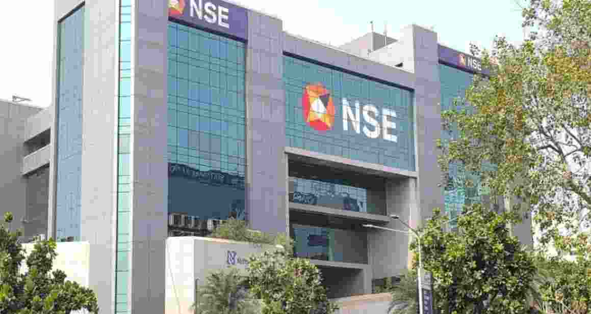 Sensex, Nifty trade flat in early session Sensex, Nifty trade flat in early session