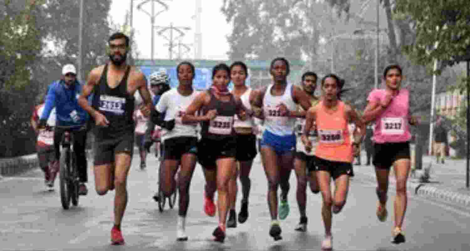 Kashmir Marathon 2025 in Srinagar draws 1,500 runners from 27 states and 11 countries. Kashmir Marathon 2025 in Srinagar draws 1,500 runners from 27 states and 11 countries.