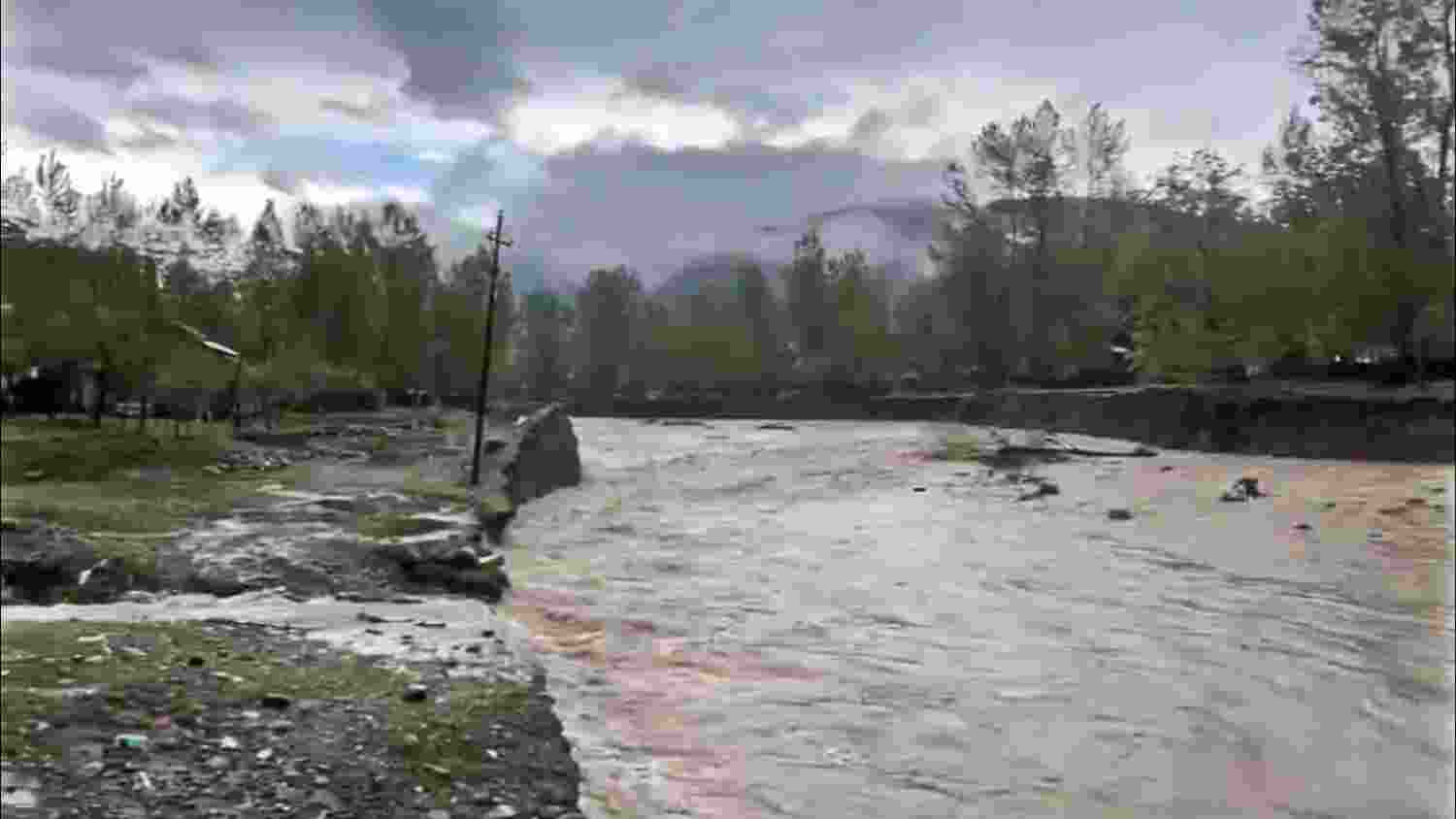 Torrential rains wreak havoc in Kashmir Valley, fear of floods grips villagers Torrential rains wreak havoc in Kashmir Valley, fear of floods grips villagers