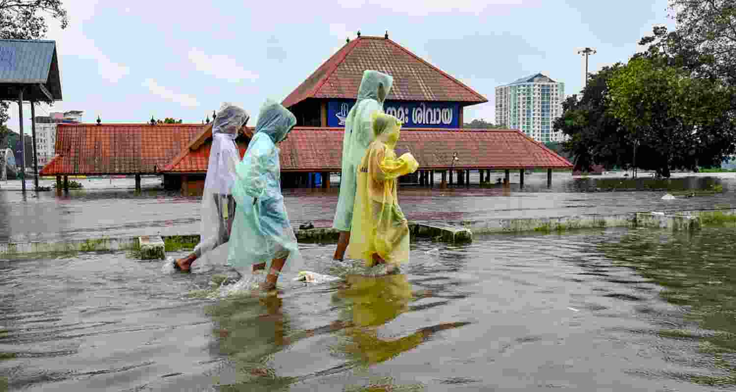 Kerala CM VD Satheesan announced Rs 10,000 aid for each flood-hit household and Rs 6 lakh for fully damaged homes in Pathanamthitta. Kerala CM VD Satheesan announced Rs 10,000 aid for each flood-hit household and Rs 6 lakh for fully damaged homes in Pathanamthitta.