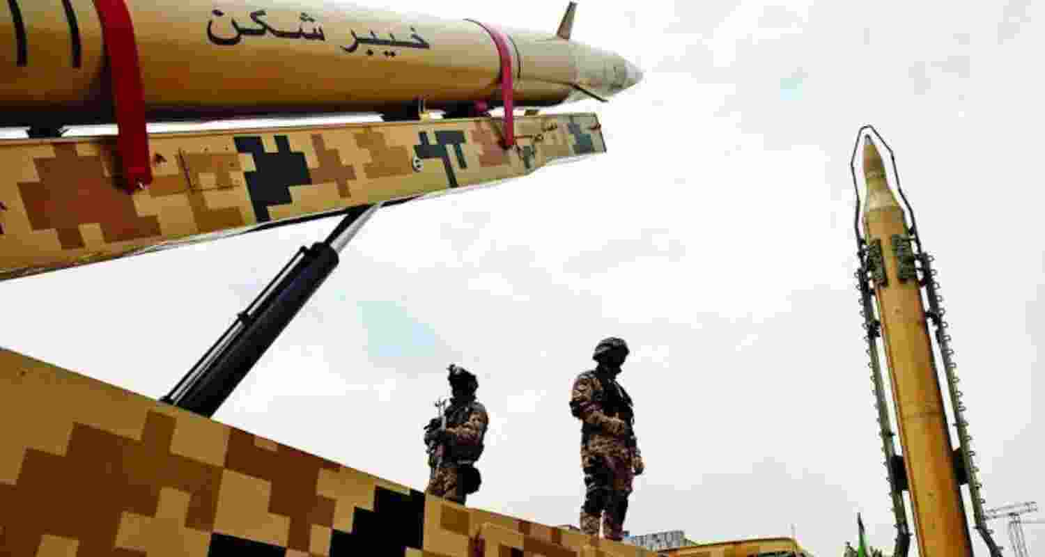 Iran launches fresh missile strikes on Israel Iran launches fresh missile strikes on Israel