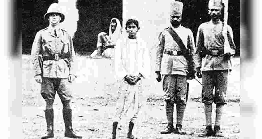A rare archival photograph captures 18-year-old Khudiram Bose, the youngest martyr of India’s freedom struggle, being led to the gallows in Muzaffarpur, moments before his execution in 1908. A rare archival photograph captures 18-year-old Khudiram Bose, the youngest martyr of India’s freedom struggle, being led to the gallows in Muzaffarpur, moments before his execution in 1908.