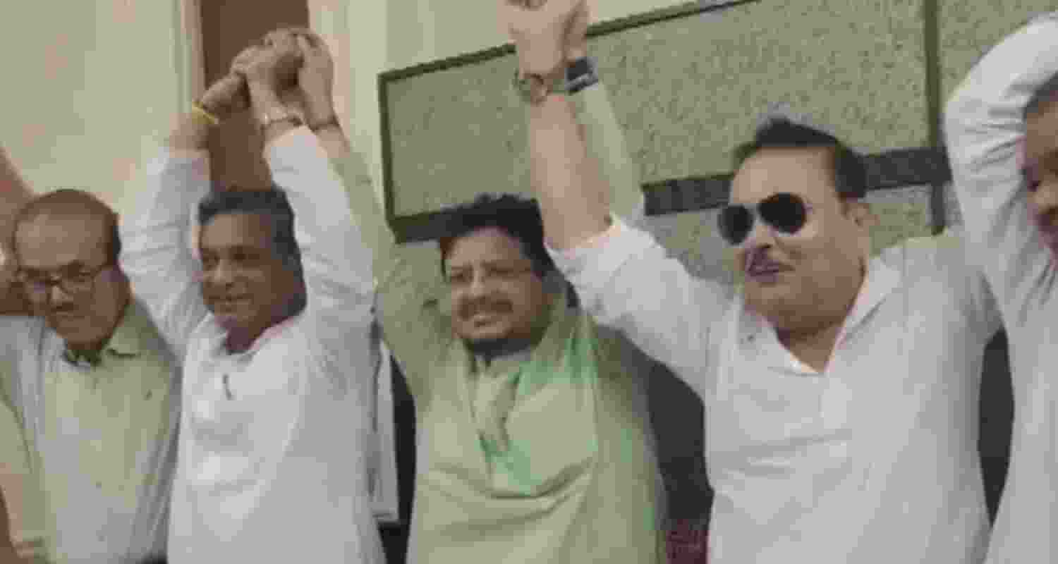 Madan Mitra joins rebel Trinamool Congress (TMC) faction led by Ritabrata Banerjee. Madan Mitra joins rebel Trinamool Congress (TMC) faction led by Ritabrata Banerjee.
