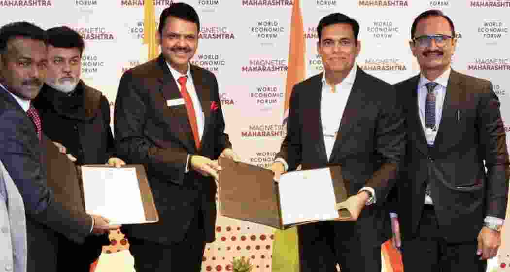 Maharashtra Chief Minister Devendra Fadnavis and JSW Group Chairman Sajjan Jindal during the signing of an MoU for an investment of ₹3 lakh crores in the State, on the sidelines of the World Economic Forum, in Davos, Switzerland. Maharashtra Chief Minister Devendra Fadnavis and JSW Group Chairman Sajjan Jindal during the signing of an MoU for an investment of ₹3 lakh crores in the State, on the sidelines of the World Economic Forum, in Davos, Switzerland.