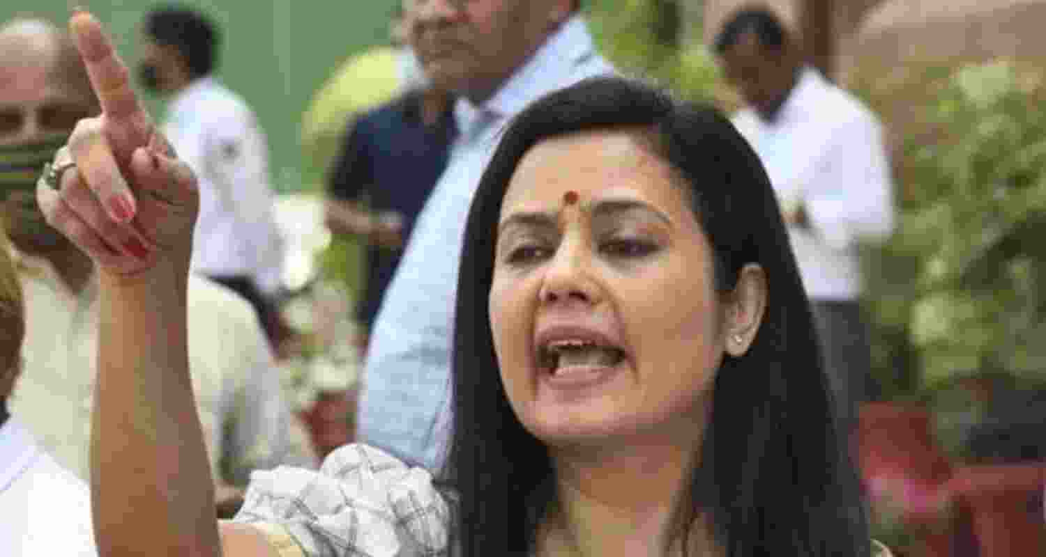 Eggs hurled, ‘thief’ slogans raised at Mahua's event in Nadia Eggs hurled, ‘thief’ slogans raised at Mahua's event in Nadia