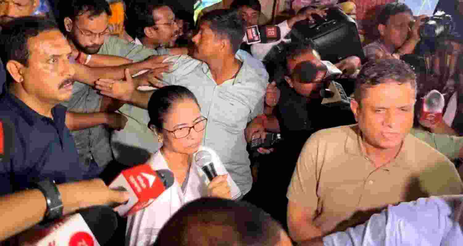 Mamata visits protest site, urges medics to resume work
Mamata visits protest site, urges medics to resume work
