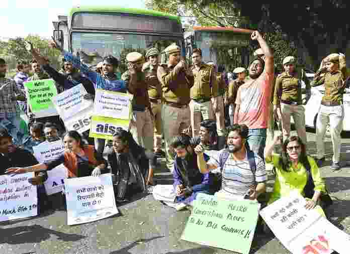 Univ students led by SFI protest against Delhi Metro fare hike Univ students led by SFI protest against Delhi Metro fare hike
