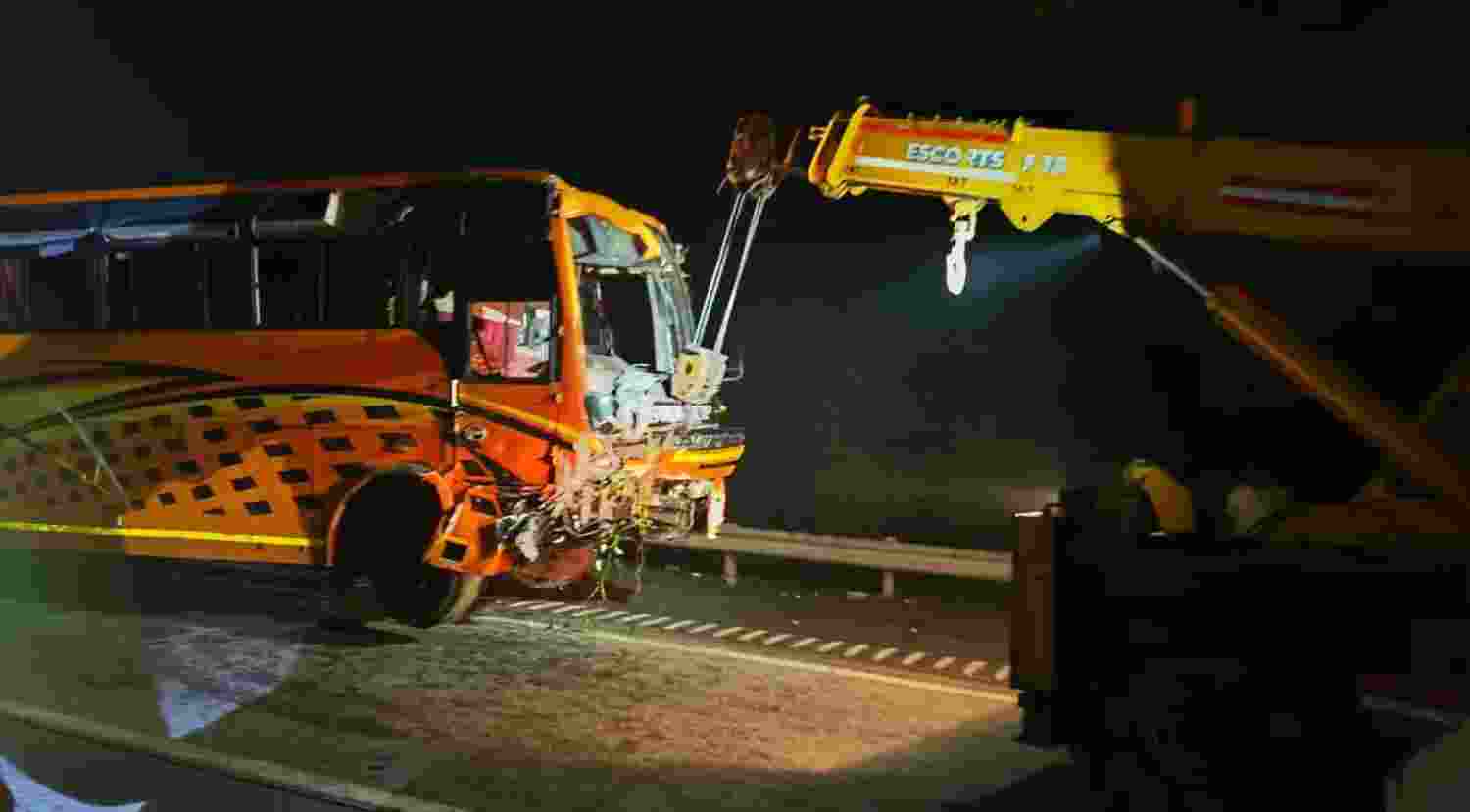 5 pilgrims killed in Mumbai-Pune Expressway crash 5 pilgrims killed in Mumbai-Pune Expressway crash