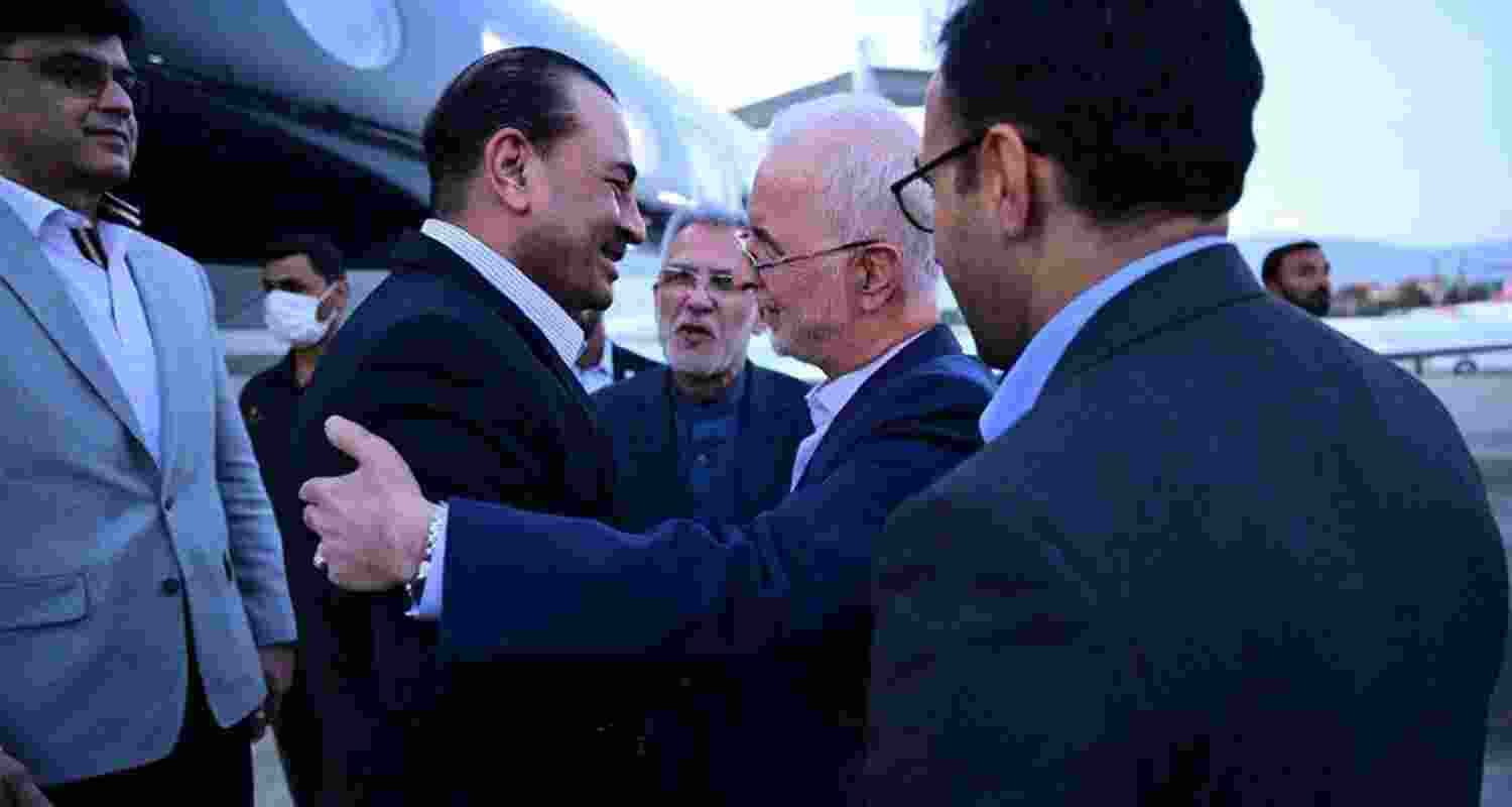 Pakistani Army Chief Field Marshal Asim Munir arrived in Tehran, received by Iranian Interior Minister Eskandar Momeni. Pakistani Army Chief Field Marshal Asim Munir arrived in Tehran, received by Iranian Interior Minister Eskandar Momeni.
