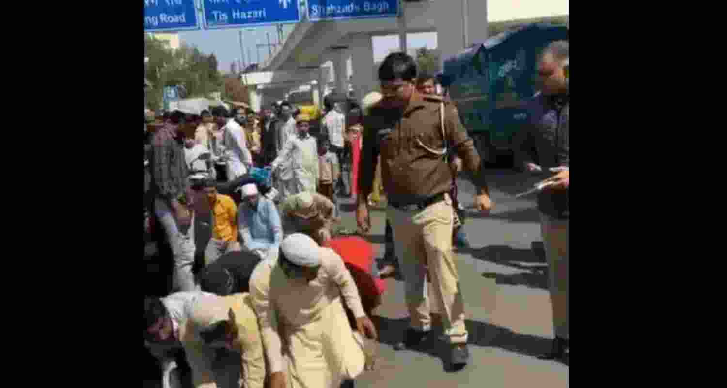 Sub-inspector suspened for offering kicking people offering namaz. Sub-inspector suspened for offering kicking people offering namaz.