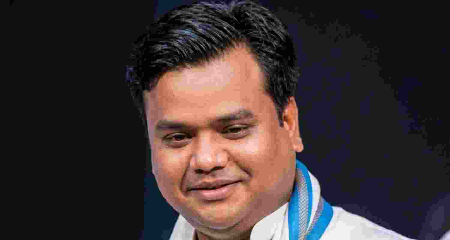Absconding TMC leader Naushad Alam was arrested in Kashmir by Barrackpore Police over allegations of extortion, intimidation and abuse of influence. Absconding TMC leader Naushad Alam was arrested in Kashmir by Barrackpore Police over allegations of extortion, intimidation and abuse of influence.