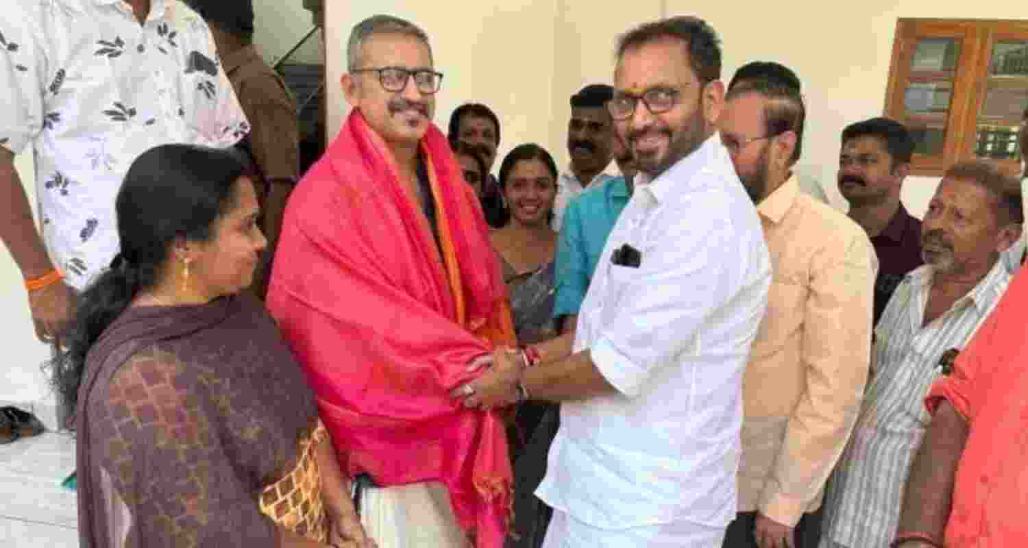 Former Navy Personnel Ragesh Gopakumar was felicitated by BJP leaders in Thiruvananthpuram. Former Navy Personnel Ragesh Gopakumar was felicitated by BJP leaders in Thiruvananthpuram.