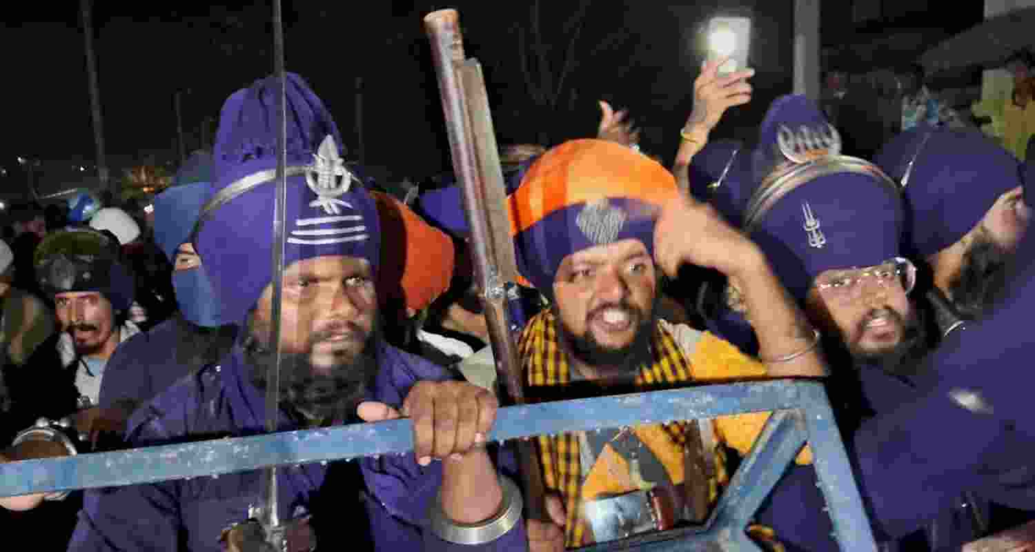 Nihang Sikhs gathered at Himachal-Uttarakhand border .j Nihang Sikhs gathered at Himachal-Uttarakhand border .j