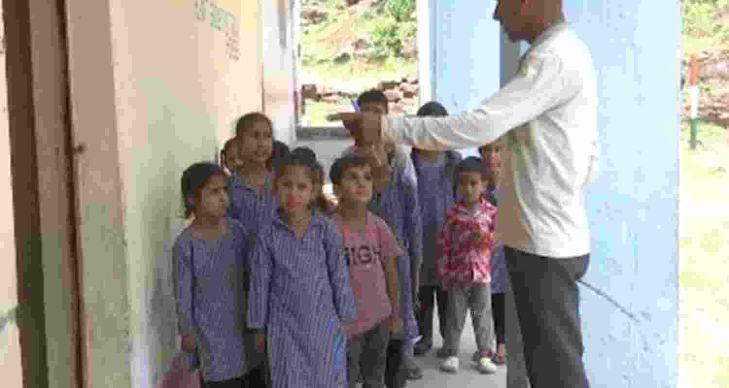 Schools reopen in shelling affected areas of Rajouri in J&K Schools reopen in shelling affected areas of Rajouri in J&K