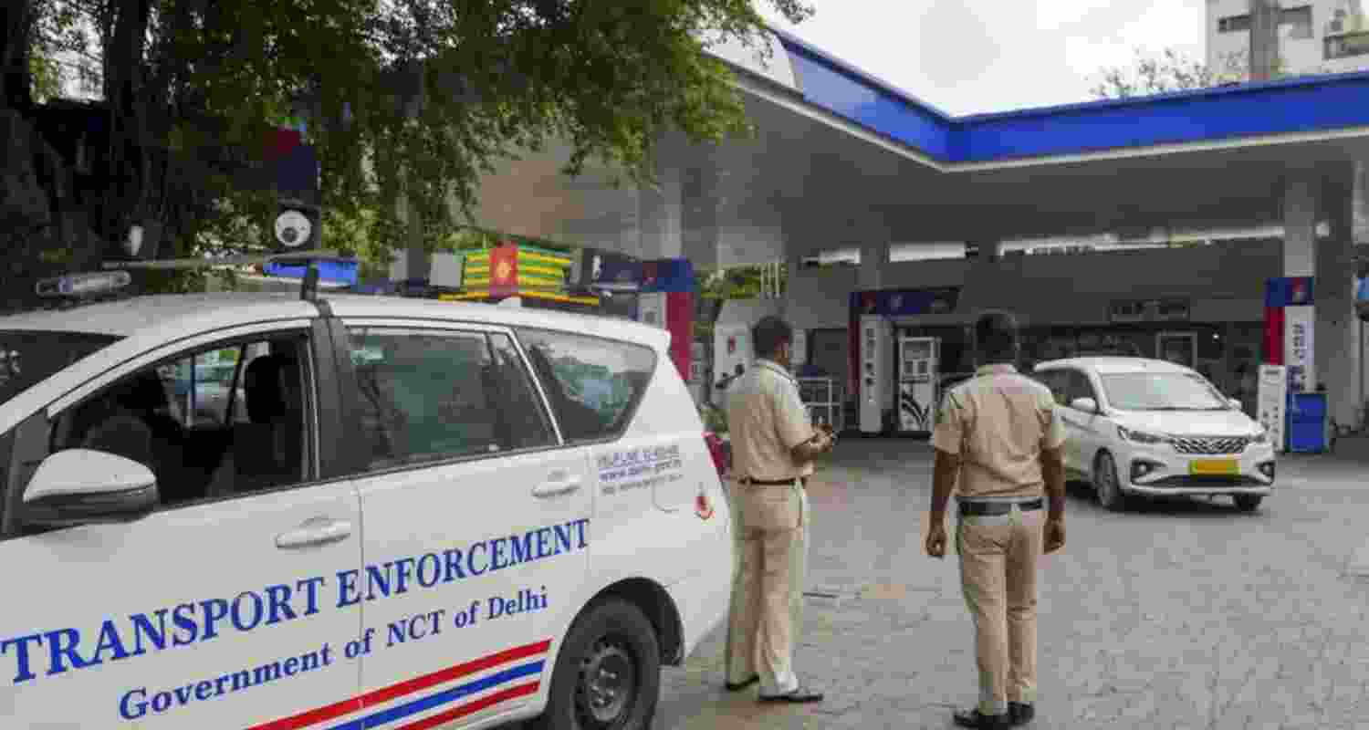 AAP terms BJP govt's vehicle ban move as "Tughlakhi Farman" AAP terms BJP govt's vehicle ban move as "Tughlakhi Farman"