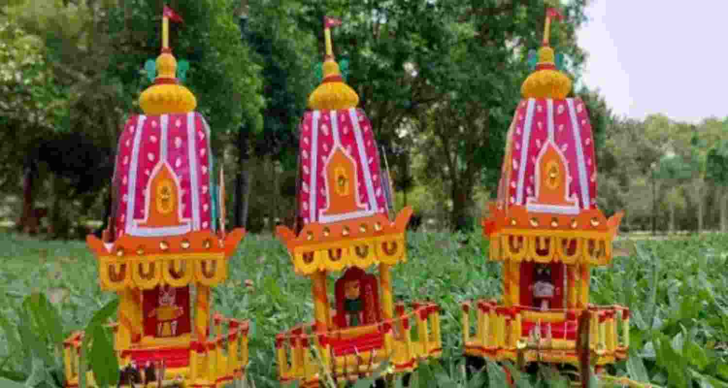 Odisha trader uses matchsticks to make Lord Jagannath chariot, discards wood
Odisha trader uses matchsticks to make Lord Jagannath chariot, discards wood
