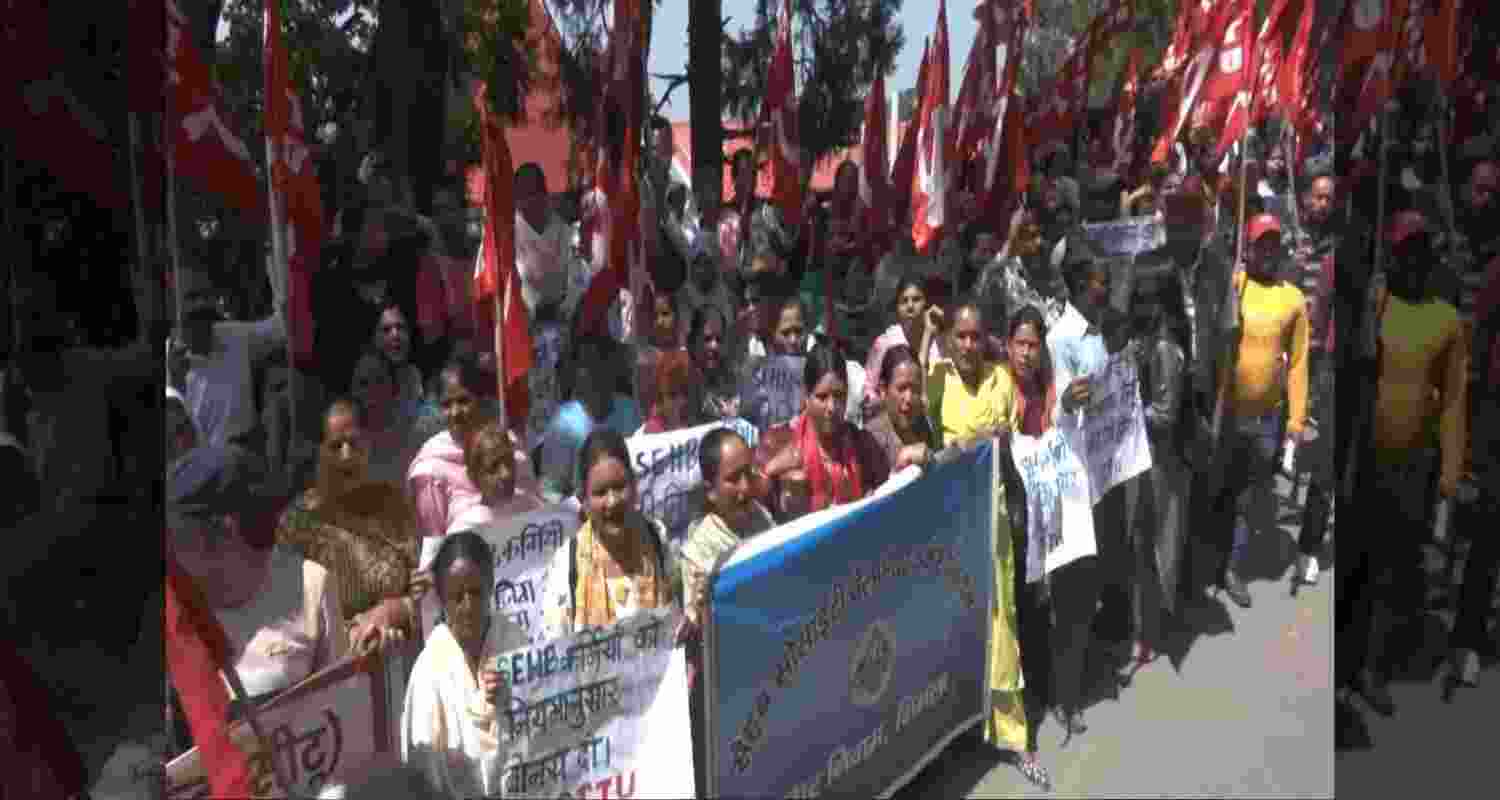 Over 900 Shimla sanitation workers go on strike in Shimla on Friday Over 900 Shimla sanitation workers go on strike in Shimla on Friday