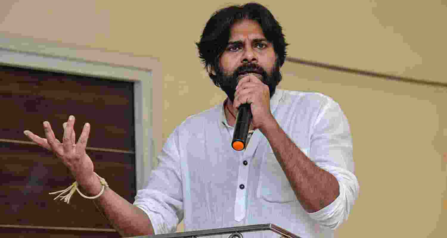 Pawan Kalyan hits out at Hindi-haters Pawan Kalyan hits out at Hindi-haters