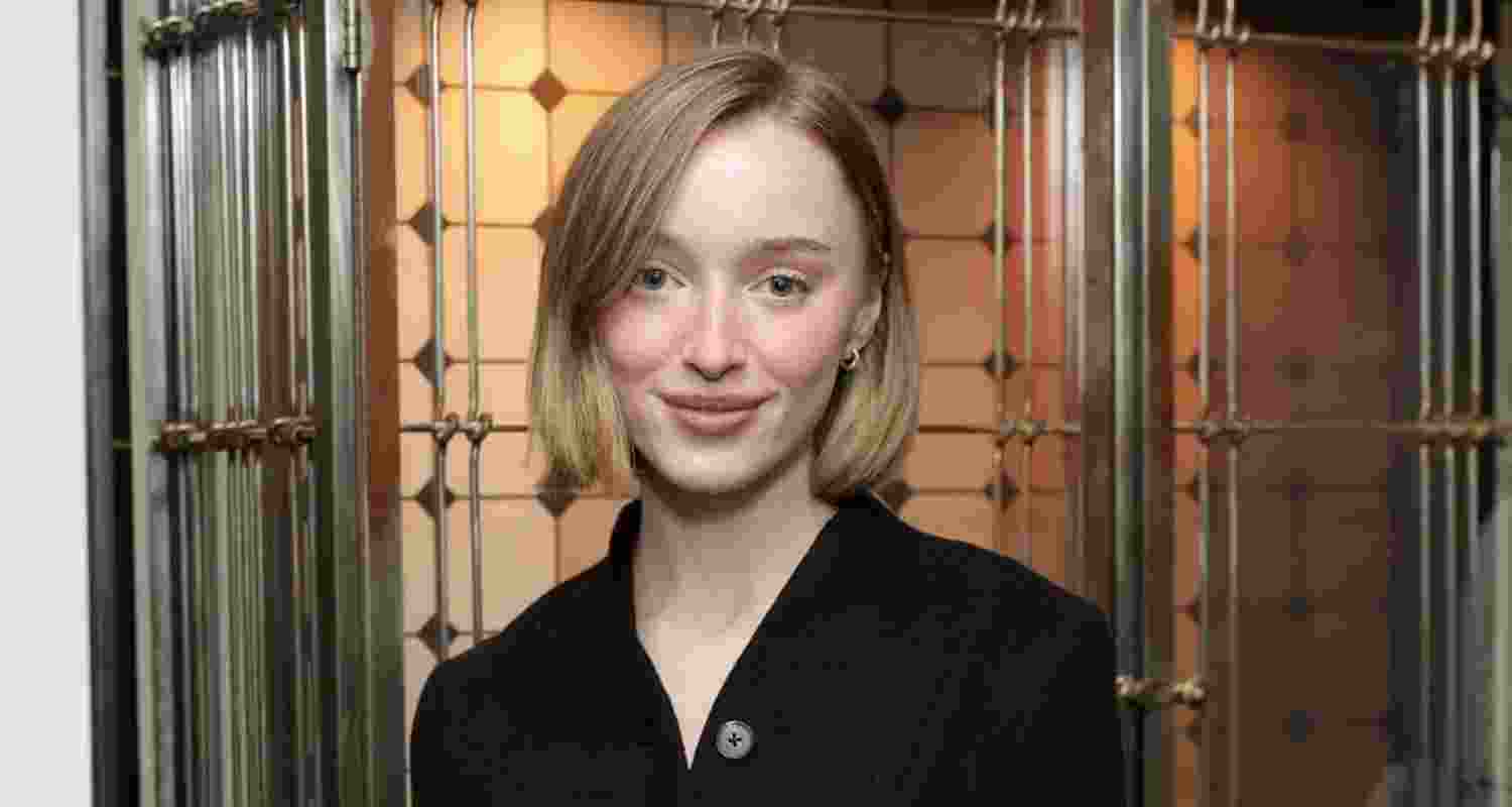 Phoebe Dynevor to lead ‘Beach Read’ adaptation Phoebe Dynevor to lead ‘Beach Read’ adaptation