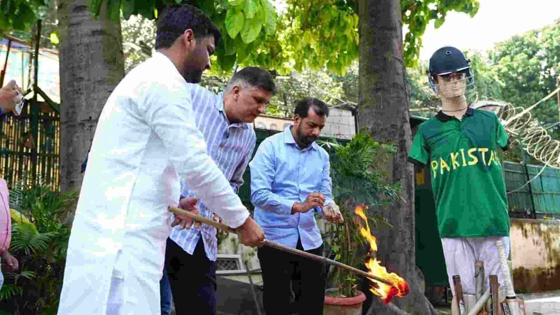 AAP slams PM on India-Pak match, women workers stage protest AAP slams PM on India-Pak match, women workers stage protest