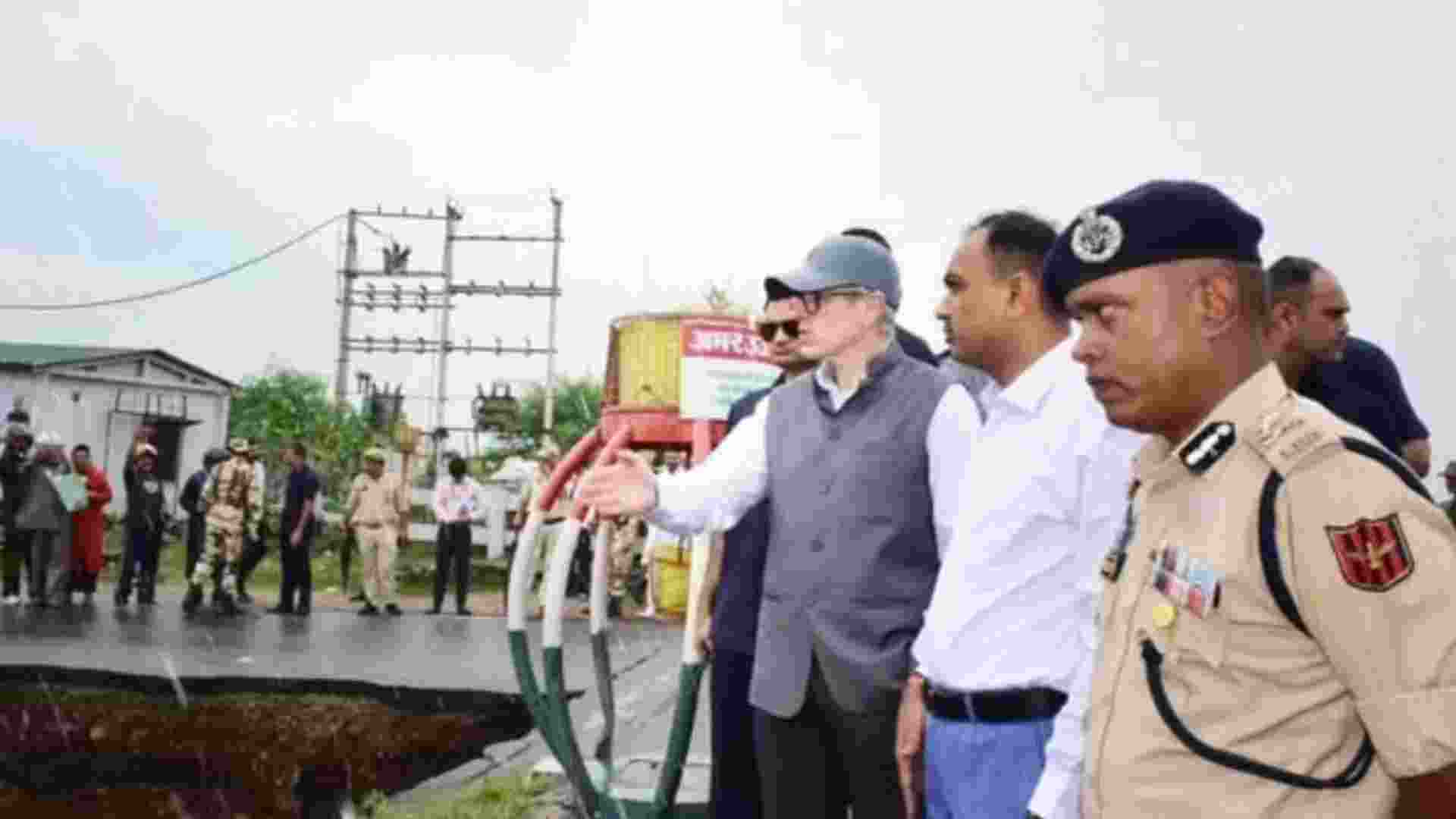 Omar visits flood affected areas, briefs PM Modi about situation Omar visits flood affected areas, briefs PM Modi about situation