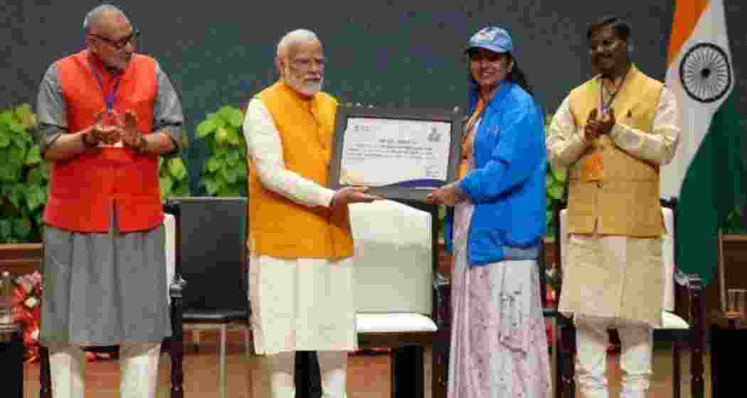 Prime Minister Narendra Modi presents certificate of appreciation to a Lakhpati Didi at the Sashakt Nari-Viksit Bharat programme in New Delhi on March 11 this year. Union Minister Arjun Munda and Giriraj Singh are also seen. Prime Minister Narendra Modi presents certificate of appreciation to a Lakhpati Didi at the Sashakt Nari-Viksit Bharat programme in New Delhi on March 11 this year. Union Minister Arjun Munda and Giriraj Singh are also seen.