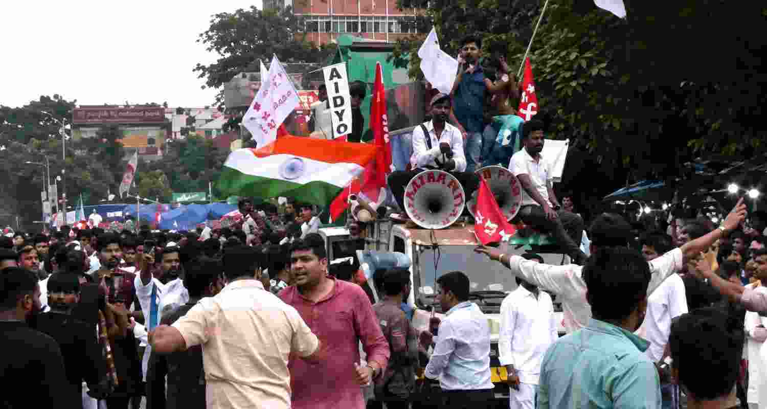 NEET-UG protests in Kolkata turned violent as demonstrators clashed with police at Dharmatala, amid demands for transparency and minister's resignation. NEET-UG protests in Kolkata turned violent as demonstrators clashed with police at Dharmatala, amid demands for transparency and minister's resignation.
