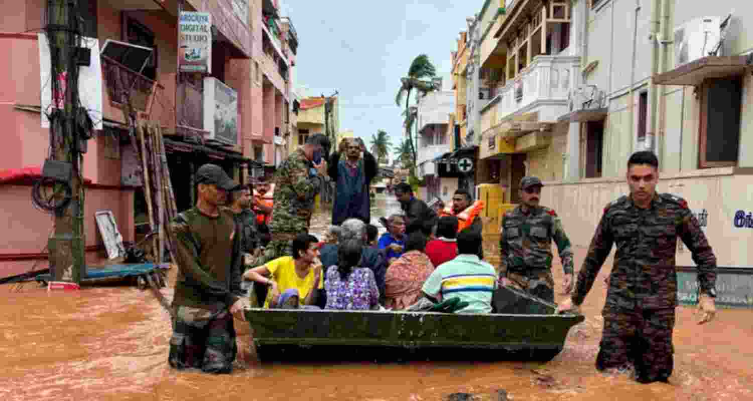 Cyclone Fengal paralyses life in Pondy, Tamil Nadu Cyclone Fengal paralyses life in Pondy, Tamil Nadu