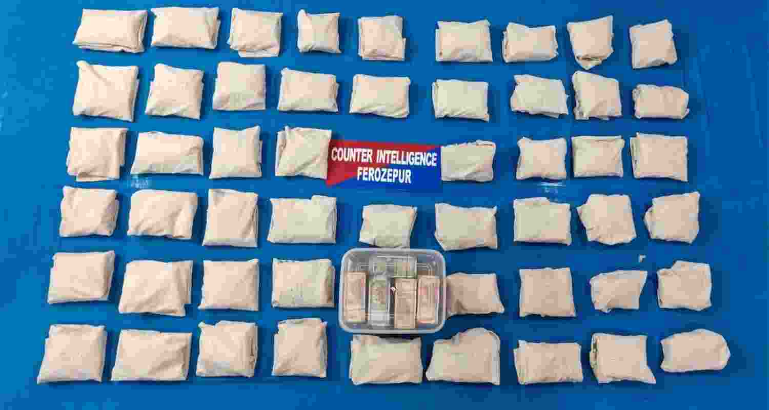 Punjab police seizes 28.12 kg Heroin in cross-border drug module in Ferozepur. Punjab police seizes 28.12 kg Heroin in cross-border drug module in Ferozepur.