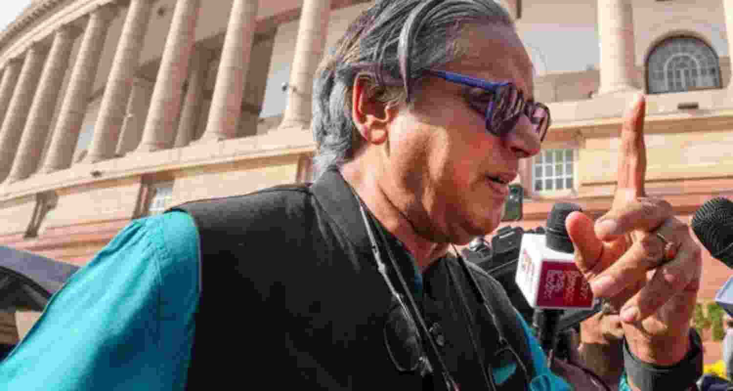 Tharoor backs Digvijay SIngh remarks on RSS over 'discipline' Tharoor backs Digvijay SIngh remarks on RSS over 'discipline'